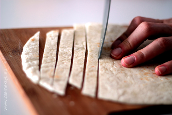 krojenie-tortilli-w-paski