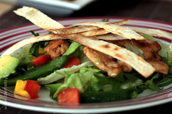 salatka-z-kurczakiem-fajitas