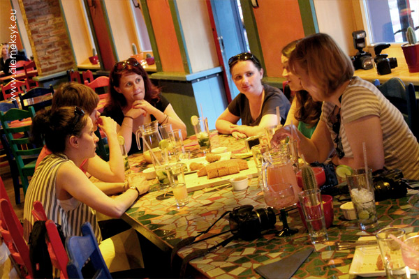 blue-cactus-warsztaty-przy-stole-2