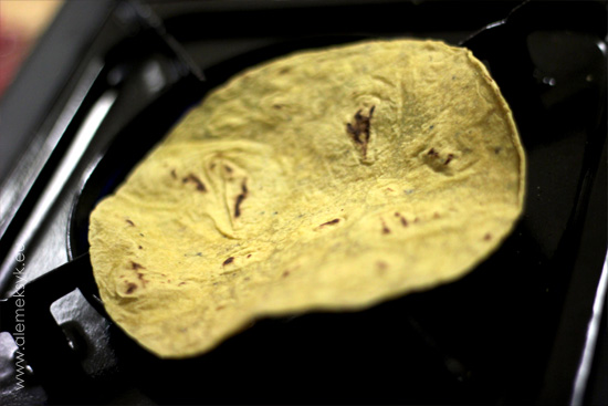 mole-poblano-podgrzewanie-tortilli