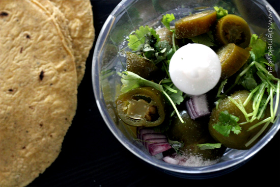 salsa-verde-tomatillos-przed-blendowaniem