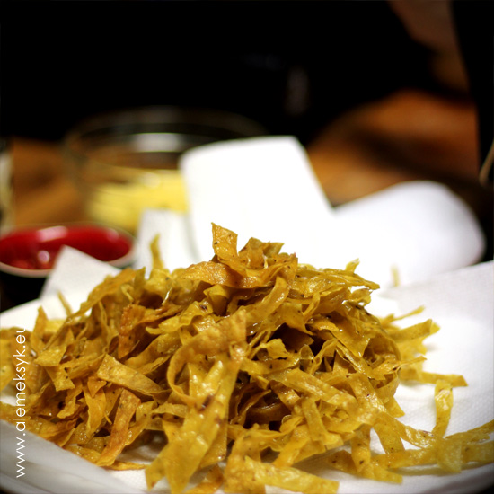 sopa-azteca-tortilla