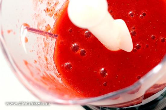 blendowanie-truskawek-gotowe