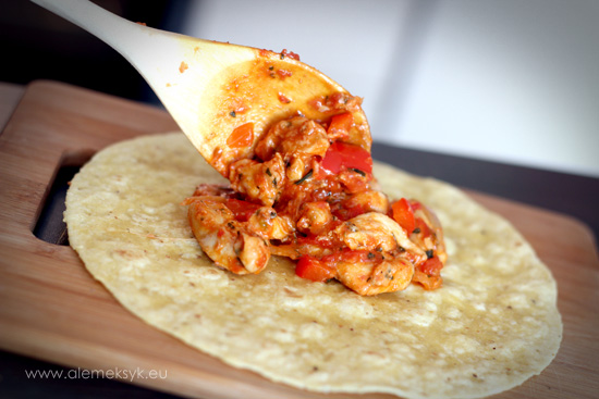 enchilada-wykladanie-na-tortille