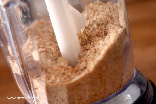 tarta-z-truskawkami-herbatniki-w-blenderze-skruszone