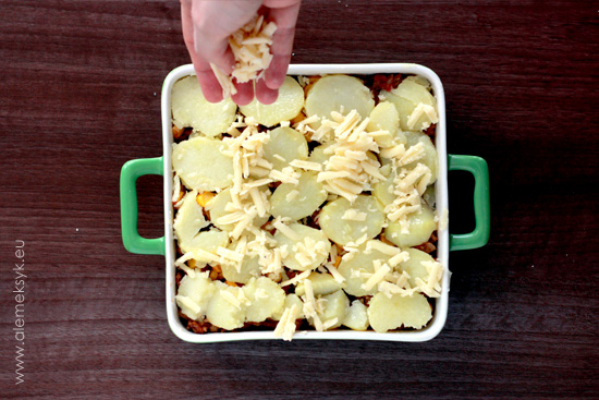 casserole-posypywanie-serem
