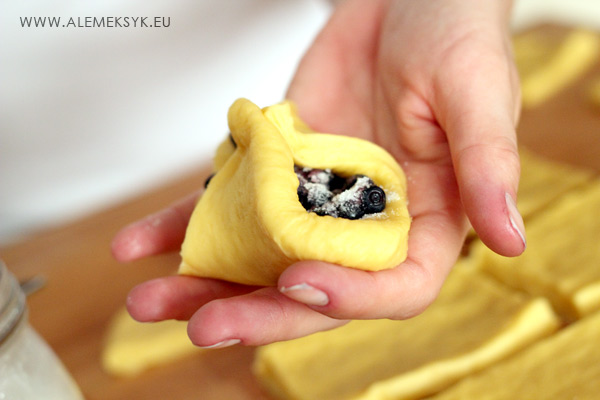 jagodzianki-formowanie-buleczek