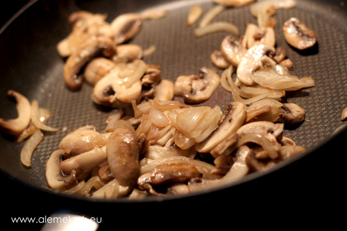 makaron-na-patelni-szpinak-pieczarki