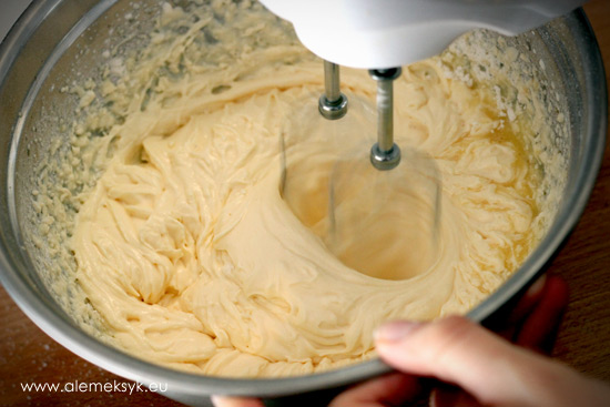 sernik-miksowanie-z-maslem-2