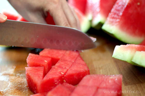lody-arbuzowe-krojenie