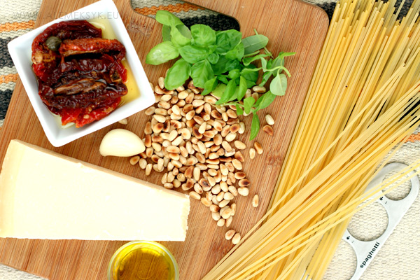 makaron-z-pesto-skladniki