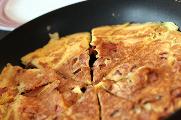 omlet-z-kurkami-pociety