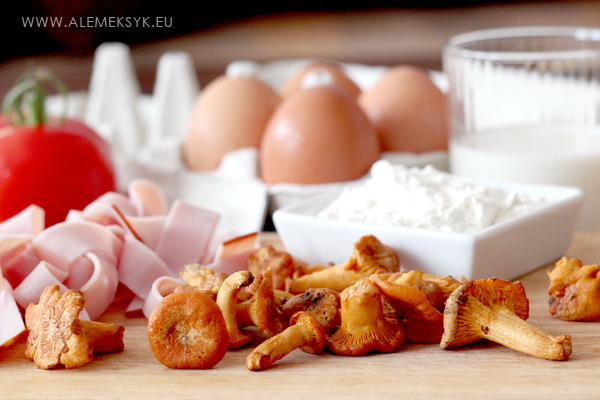 omlet-z-kurkami-skladniki