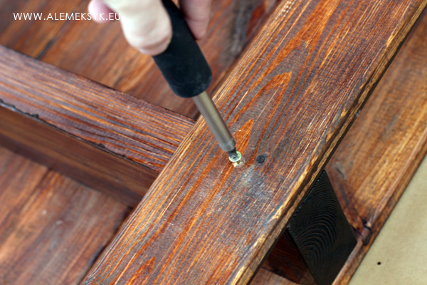 stoliczek-skrecone-dolna-czesc