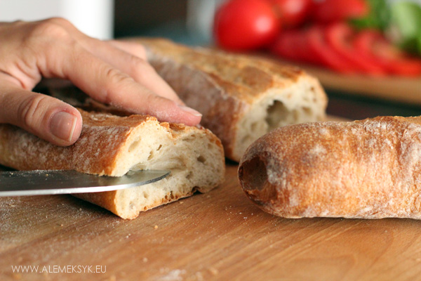bagietka-caprese-krojenie-2