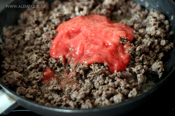 burrito-mieso-smazenie-pomidory