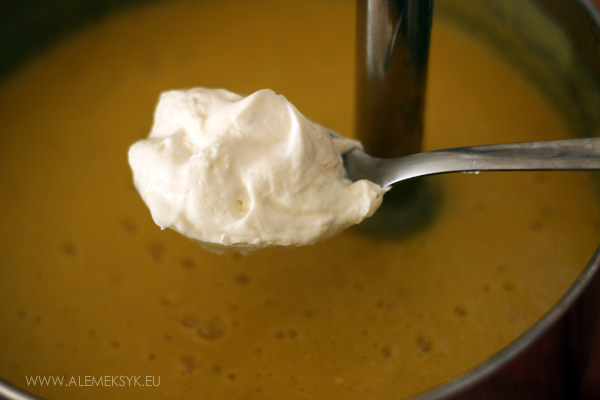 krem-z-kukurydzy-blendowanie-smietana