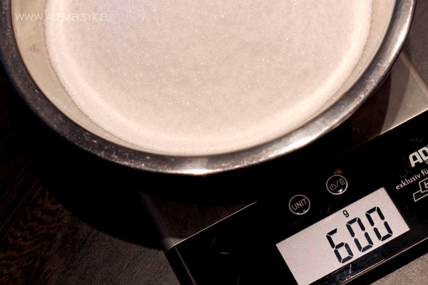 nalewka-wisniowa-cukier