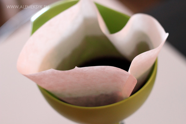 nalewka-wisniowa-filtrowanie