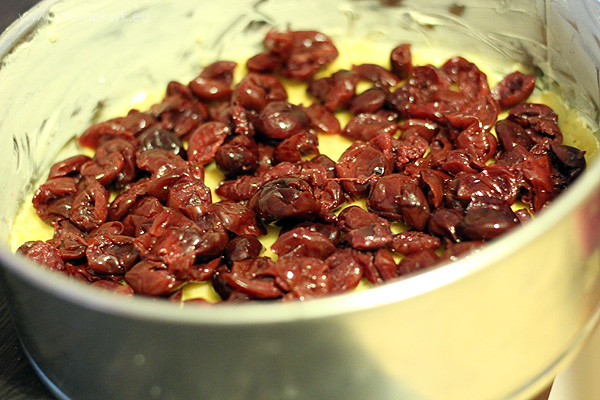 ciasto-wisienki-na-blaszce