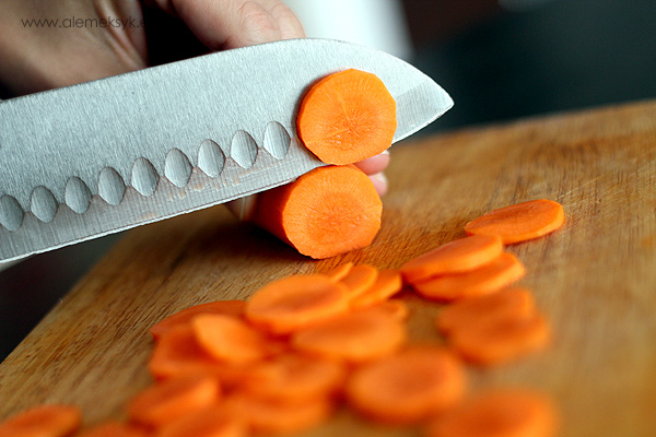 grzybowa-krojenie-marchewki