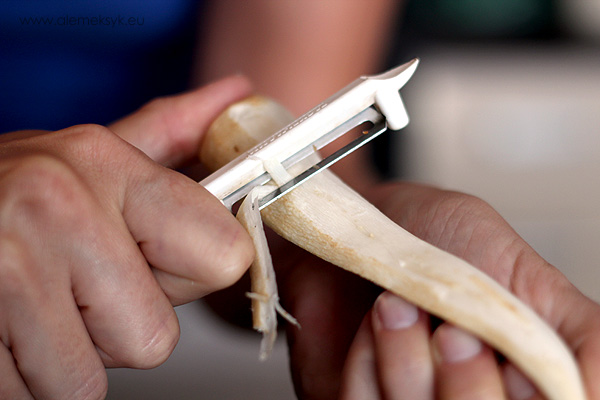 grzybowa-obieranie-pietruszki