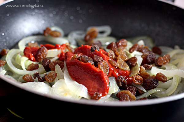 04-sledzie-w-pomidorach