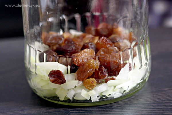 05-sledzie-z-rodzynkami