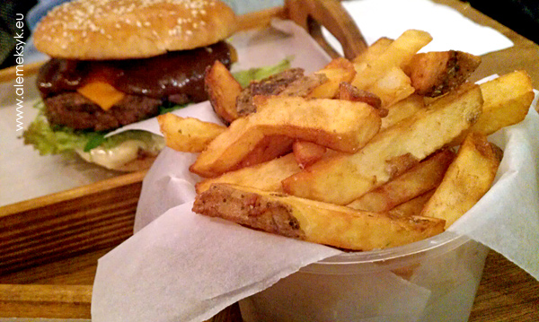 miedzy-bulkami-frytki