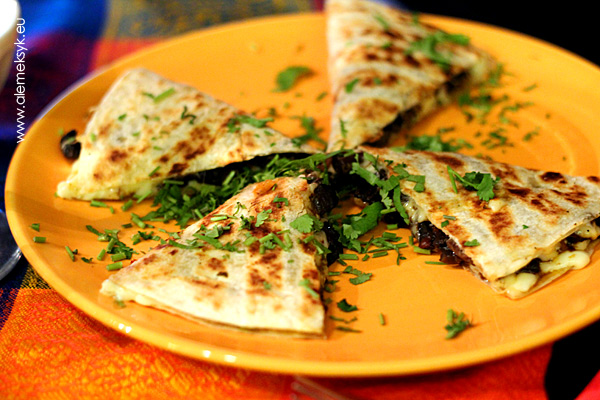 dos-tacos-salsy-quesadilla