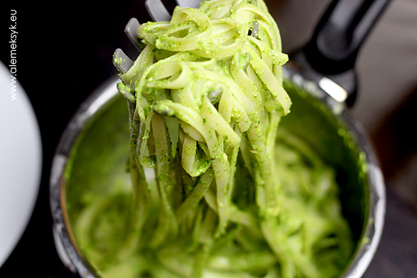 makaron-z-pesto-mieszanie3