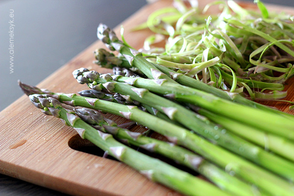 salatka-ze-szparagami-i-tunczykiem-004