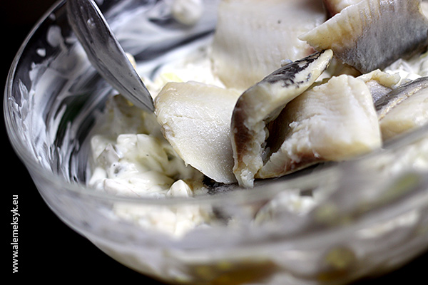 sledzie w smietanie 013
