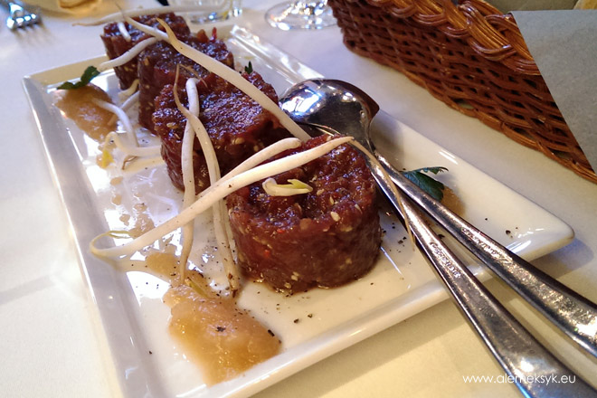 osiem i pol bistro 001