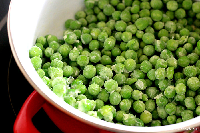 tagliatelle z groszkiem i pomidorkami 002