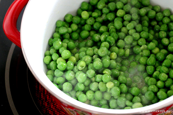 tagliatelle z groszkiem i pomidorkami 003