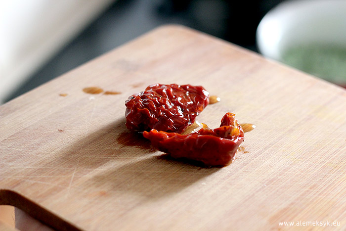 tagliatelle z groszkiem i pomidorkami 007