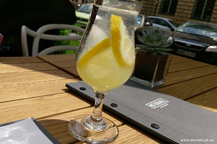 informal kitchen 002