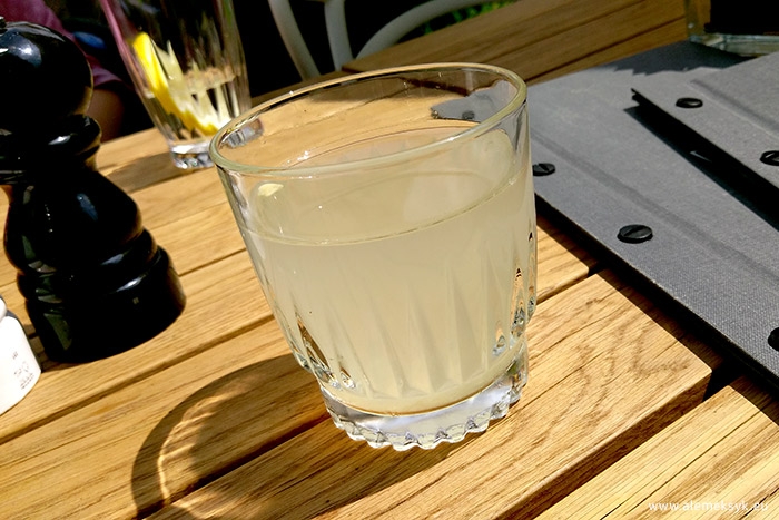 informal kitchen 003