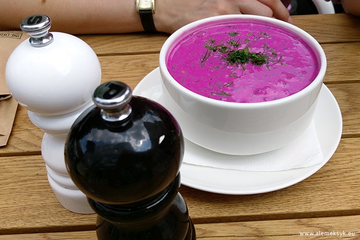 informal kitchen 004