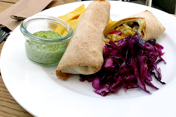 informal kitchen 007