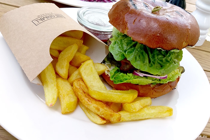 informal kitchen 008