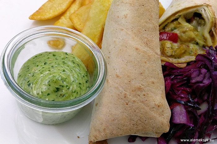 informal kitchen 010