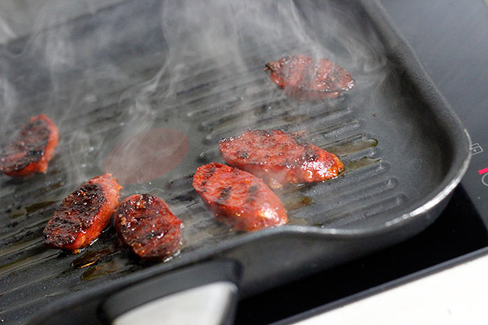 chorizo z ananasem 006