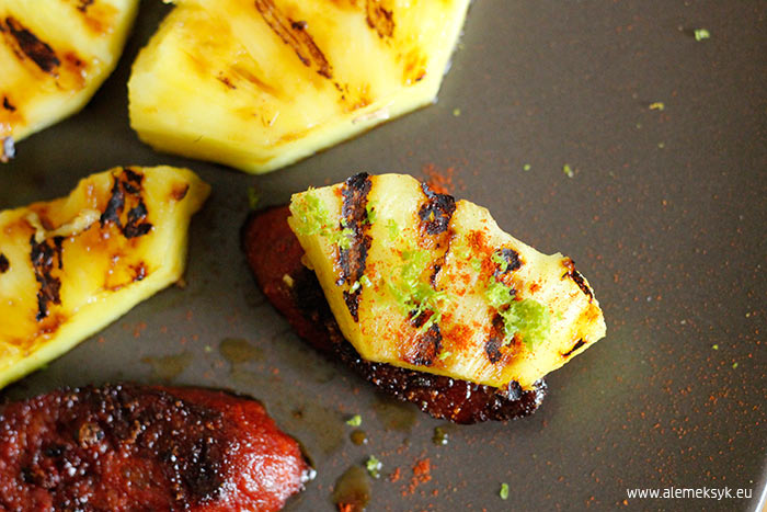 chorizo z ananasem 011