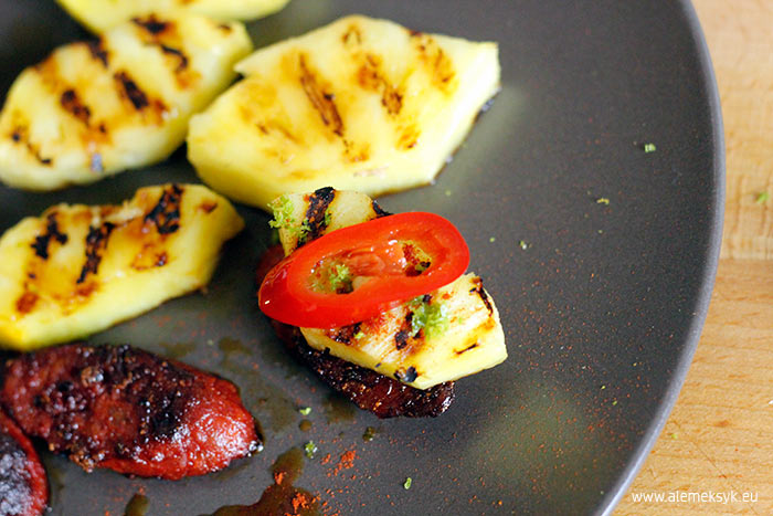 chorizo z ananasem 012