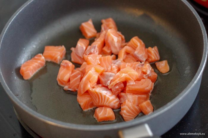 tagliatelle z lososiem i groszkiem 1