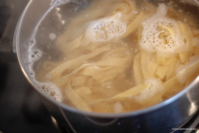 tagliatelle z lososiem i groszkiem 4