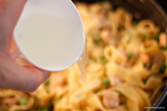 tagliatelle z lososiem i groszkiem 7