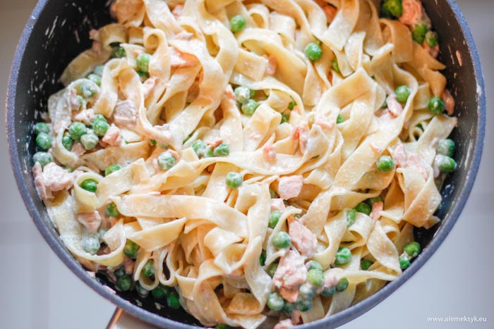 tagliatelle z lososiem i groszkiem 8